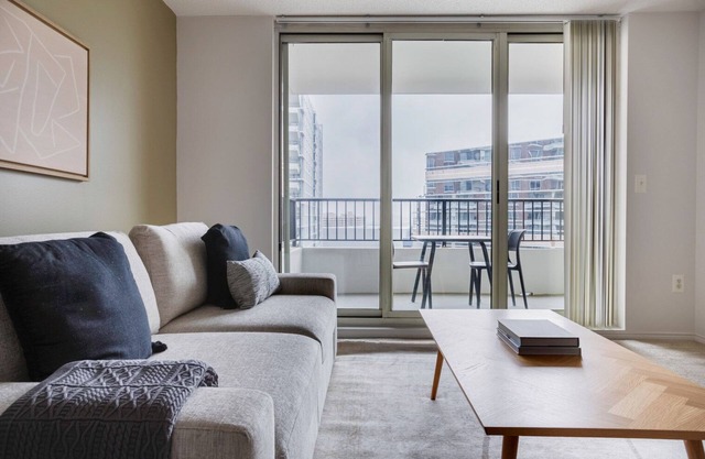 Blueground | Ballston, pool, nr Arlington Park