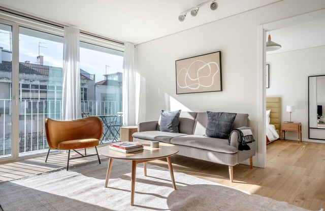 Blueground | Campo Pequeno, furnished, pool
