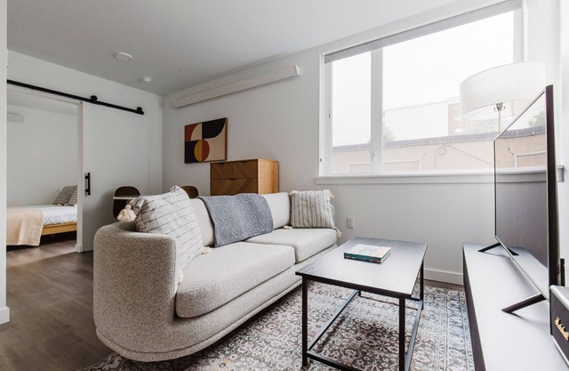 Blueground | Capitol Hill, lounge & pet area