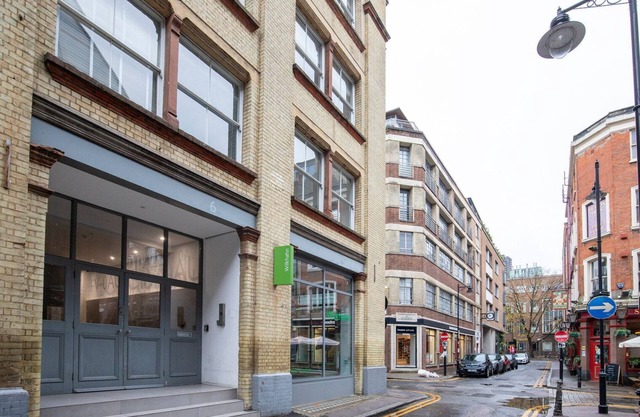 Blueground | Farringdon, washer, nr landmarks