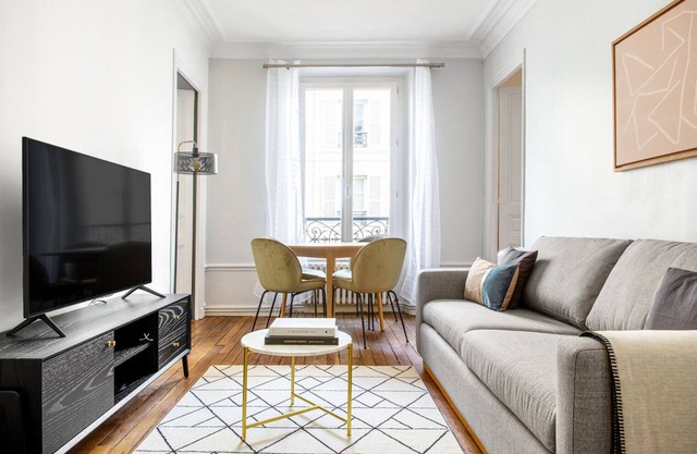 Blueground | Latin Quarter, nr Seine & notre dame