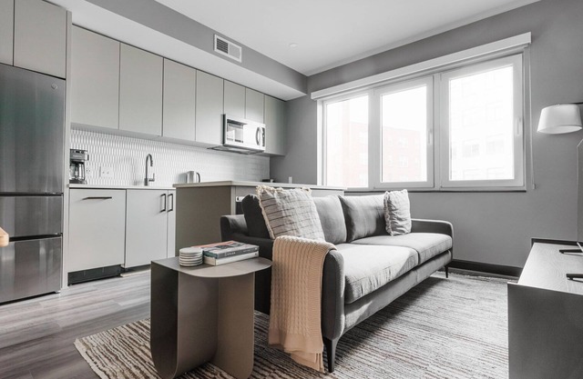 Blueground | Logan Circle, gym & w/d, nr metro