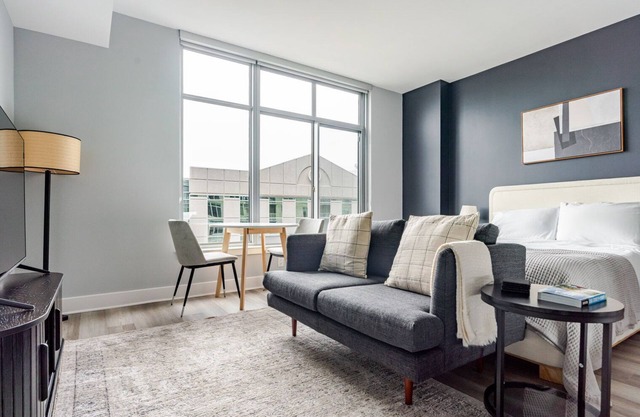 Blueground | Woodmont, pool & gym, nr Bethesda Row