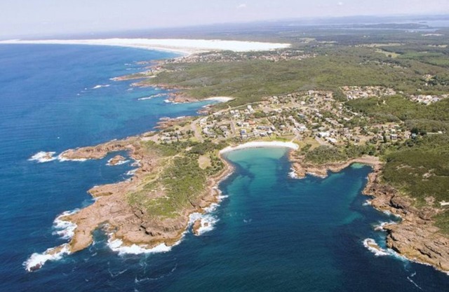 Bluey's Lodge - ideally located family entertainer, close to One Mile Beach