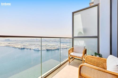 bnbme - Luxury 3BR Sea View Apt Balcony Pool Gym Kids Play Area Near Jumeirah