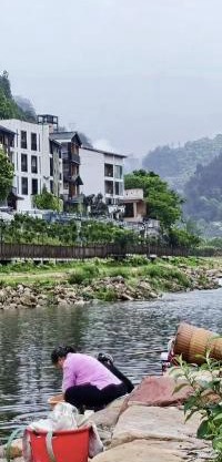 铂曼智慧酒店-Near the east gate of the Forest Park, about a 10-minute walk-There is a beautiful small river at the entrance-offers free self-service laundry and Attraction Tickets Serivce in advance