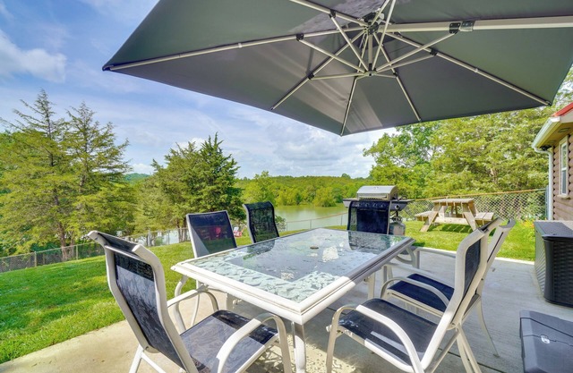 Boat Dock: Pet-Friendly Douglas Lake Getaway!