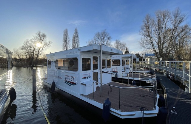 Boat 'Hausboot Edda' with Private Terrace and Wi-Fi