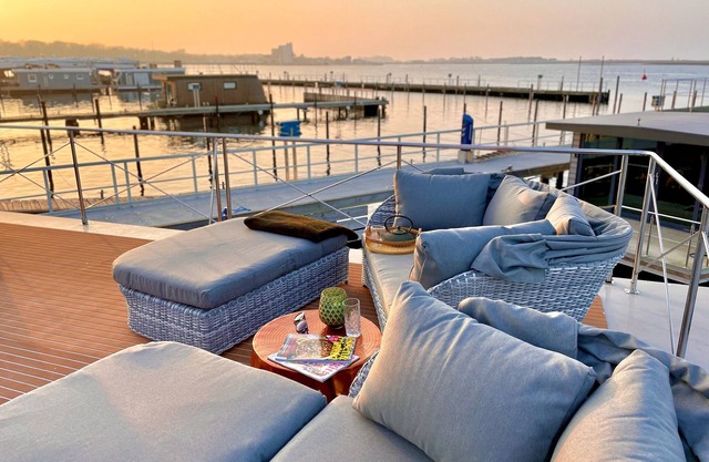 Boat 'Hausboot Inkl Motorboot, Ostsee' with Sea View, Private Terrace and Wi-Fi