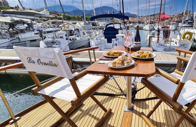 Boat "La Ornella - Location Bateau À Quai" with Sea View, 2 Private Terraces & Wi-Fi