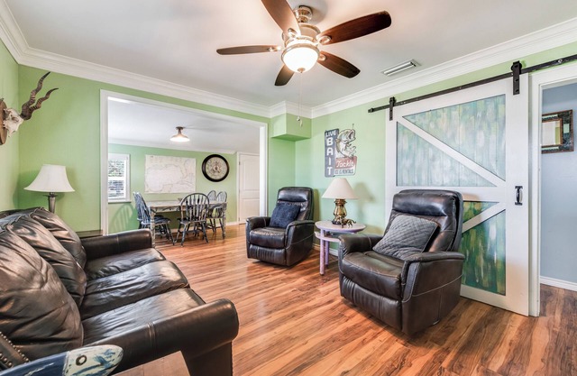 Boat Parking, fully fenced yard, Pets OK, Pool Access