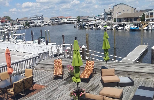 Boat Slip, WaveRunner Docks, Spacious 6 Bedroom. 2 Master Suites. Rare Find!
