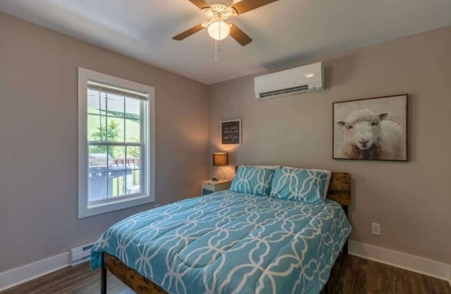 Bobbie Jean's Cozy Mountain Farmhousen
