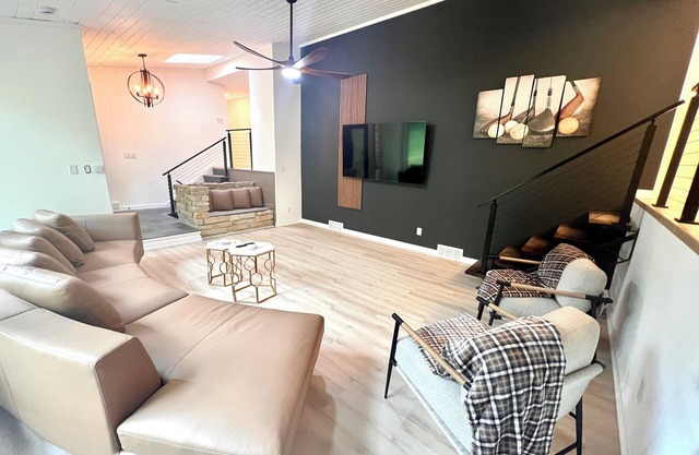 Bogey's Hideaway-Spacious 5-bedroom house minutes to downtown Lake Geneva.