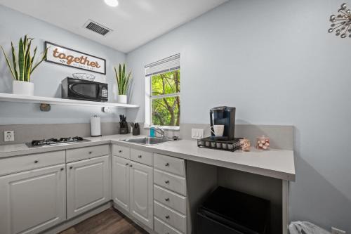 Bohemian Loft Near River Oaks and Greenway Plaza