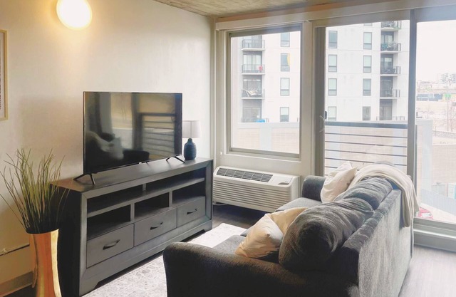 Bohemian Studio Gem Near Downtown
