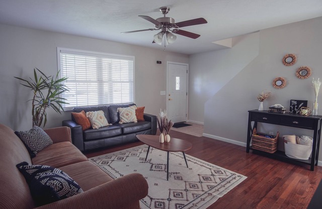 Boho Chic Home- 3BR, spacious, center of Erie!