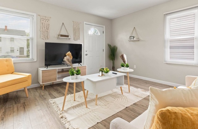 Boho's Estate - Minutes from Downtown, German Village, & Children's Hospital