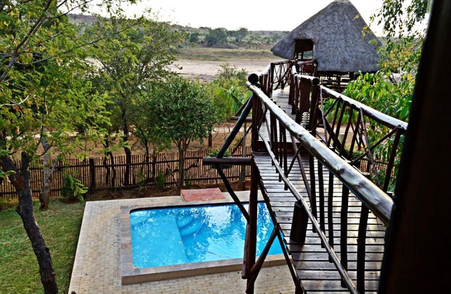 Bona Ngwenya Lodge & Safaris