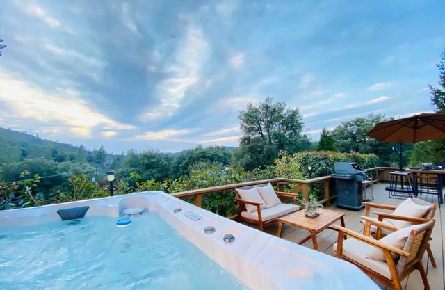 Bonanza Chalet - Views / Hot Tub / Great Location