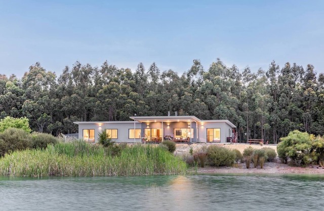 Bonnie and Piper Lakeside and Wine Country Living