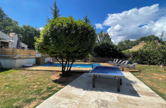 BONZINI, PÉTANQUE, PING-PONG AND SWIMMING POOL 5 mns from SAINTE VICTOIRE.