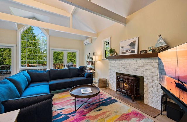 Book August 11 today! Large Private Yard | Walk to Sunsets & Fish Boils