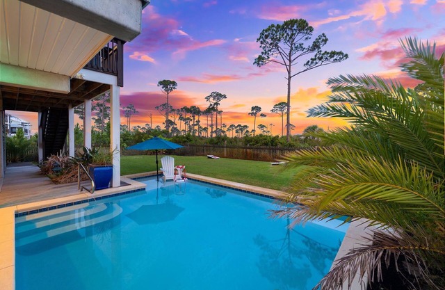 Book Now for Fall! Bay front and Private Pool! Minutes to the Beach, Fishing and Restaurants!