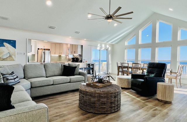 BOOK NOW ! PRIVATE GULF FRONT ! DISCOUNTED SUMMER RATES !