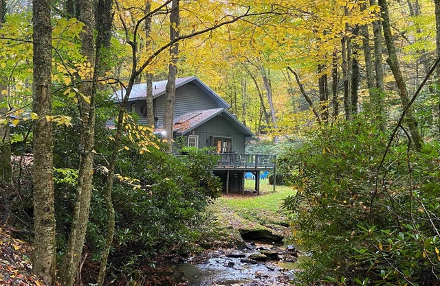 Boone Cottage w/Fire Pit & On-Site Creek!