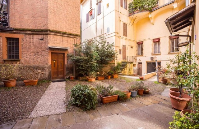 Borgonuovo in Bologna