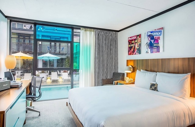 Boston Getaway! Minutes from Boston Tea Party Ship & Museum! Pets Allowed, Pool!
