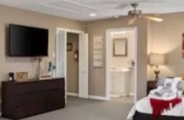 Both country quiet & outdoor living -mins to Stadium, Texas State & the SM River