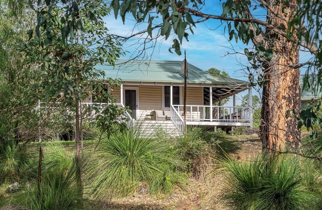 Bottlebrush Cottage & Studio