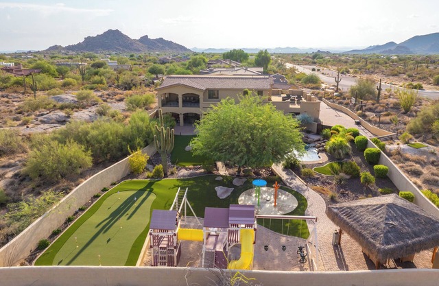Boulder 84 by LuxeKey | Splash Pad, Billiards, Putting Green & 360 Desert Views