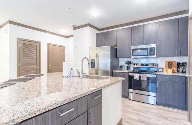 Boulevard Stays Charming 2BR Retreat Pool, Parking, Gym