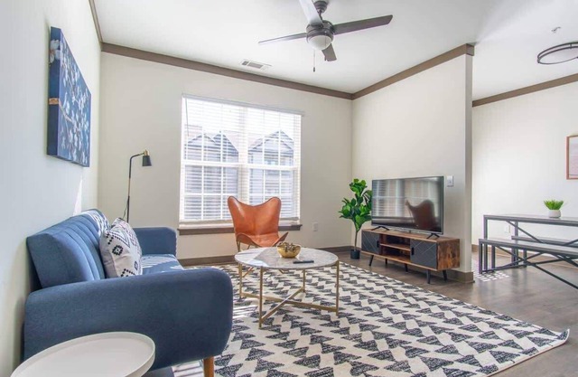 Boulevard Stays Expansive 1BR Suite Pool, Parking & Gym