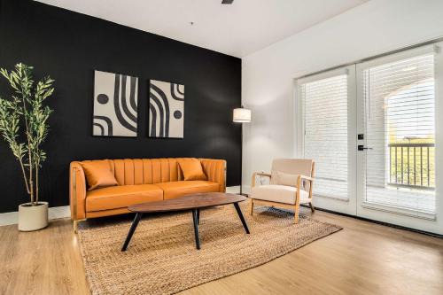 Boulevard Stays Luxe 2BR by the Stadium Pool Parking Gym 05