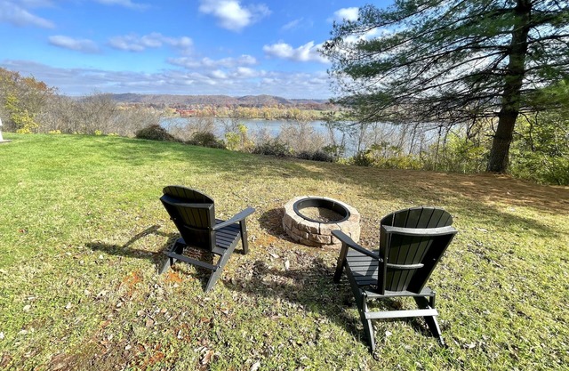 Bourbon Hill Get-A-Way Vrbo Retreat!