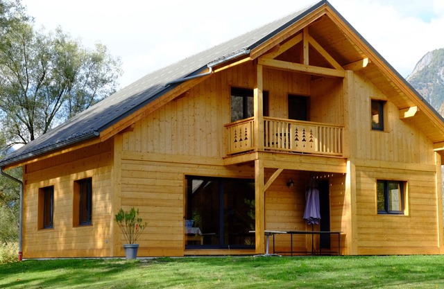 BOURG D'OISANS : Le Centaurée ★ Chalet 12 people