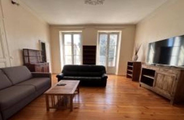 Bourg sur Gironde- Appartement en Coeur de Village
