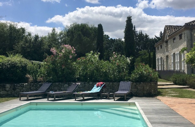 Boutique farmhouse sleeps 20 indoor pool and outdoor pool, jacuzzi, tennis, AC