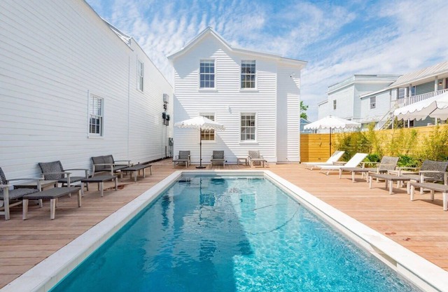 Boutique Home & Resort Pool 'Dewees'