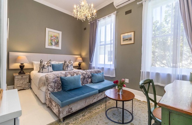 Boutique Hotel Navy Town Courtyard Haven
