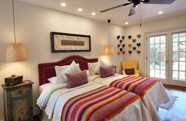 BOUTIQUE HOTEL - Twin Beds deluxe Room with private patio 1/2 mi. from Santa Fe Plaza
