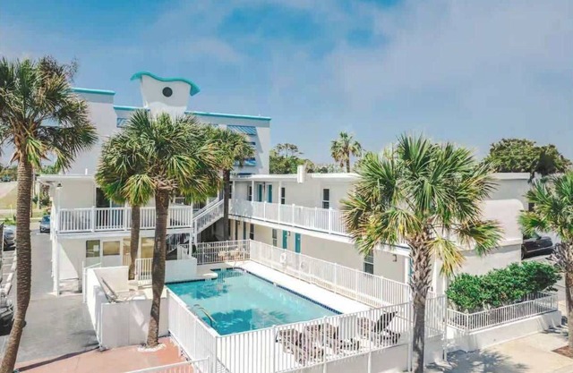 Boutique on the beach, Studio #122 + Pool