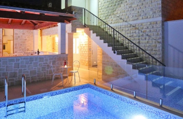 Boutique Rooms - With Pool - 4 - R201
