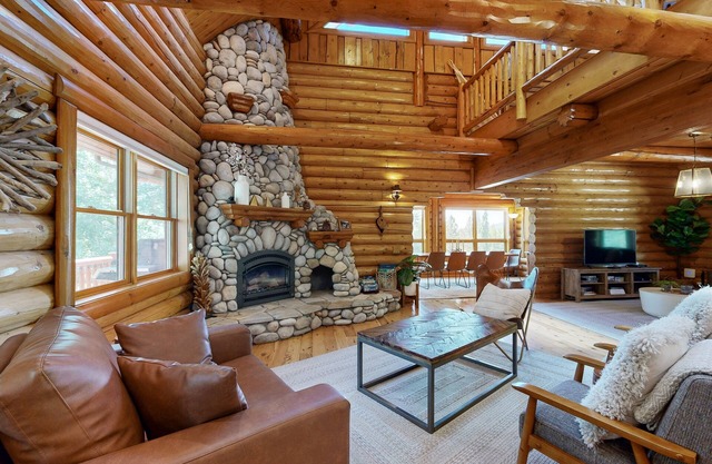 Bow Canyon Oasis ~ Luxury Moonridge Log Home | Game Room & Loft