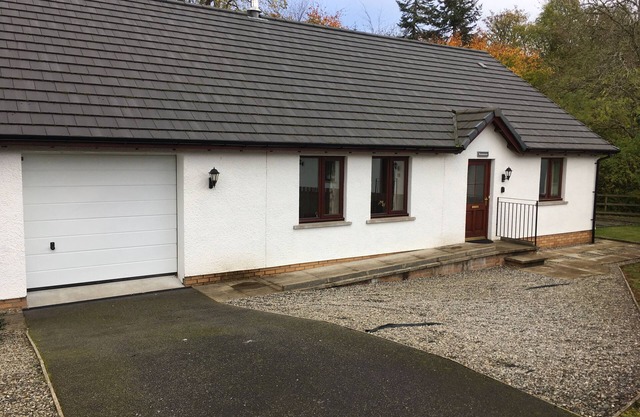 Bowmore Bungalow sleeping up to 6 guests - pet friendly