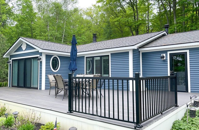 Boyne City, Lake Charlevoix, 4 bedrooms, 5 minutes from Boyne Mountain